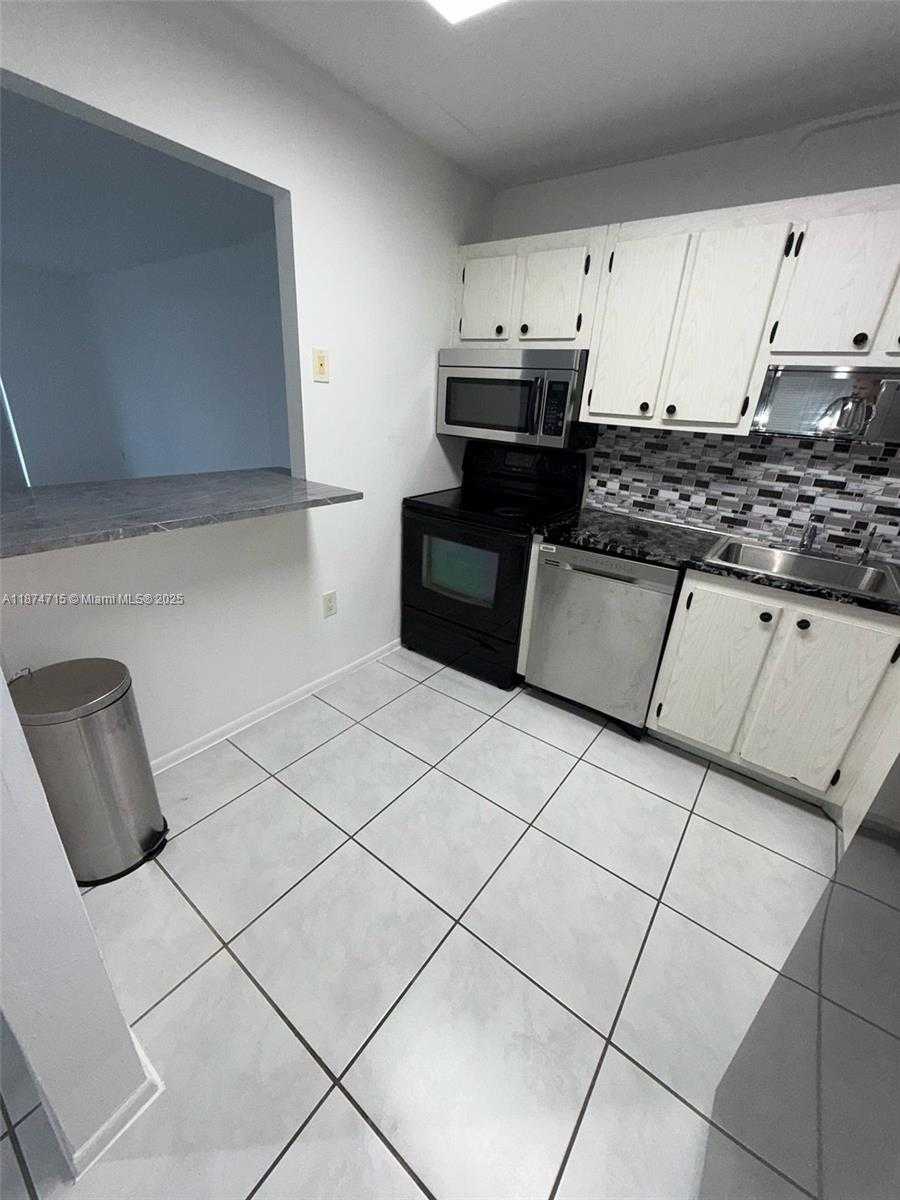 Small Image of 16950 WEST DIXIE HWY A-524 HWY #524, North Miami Beach Number 11