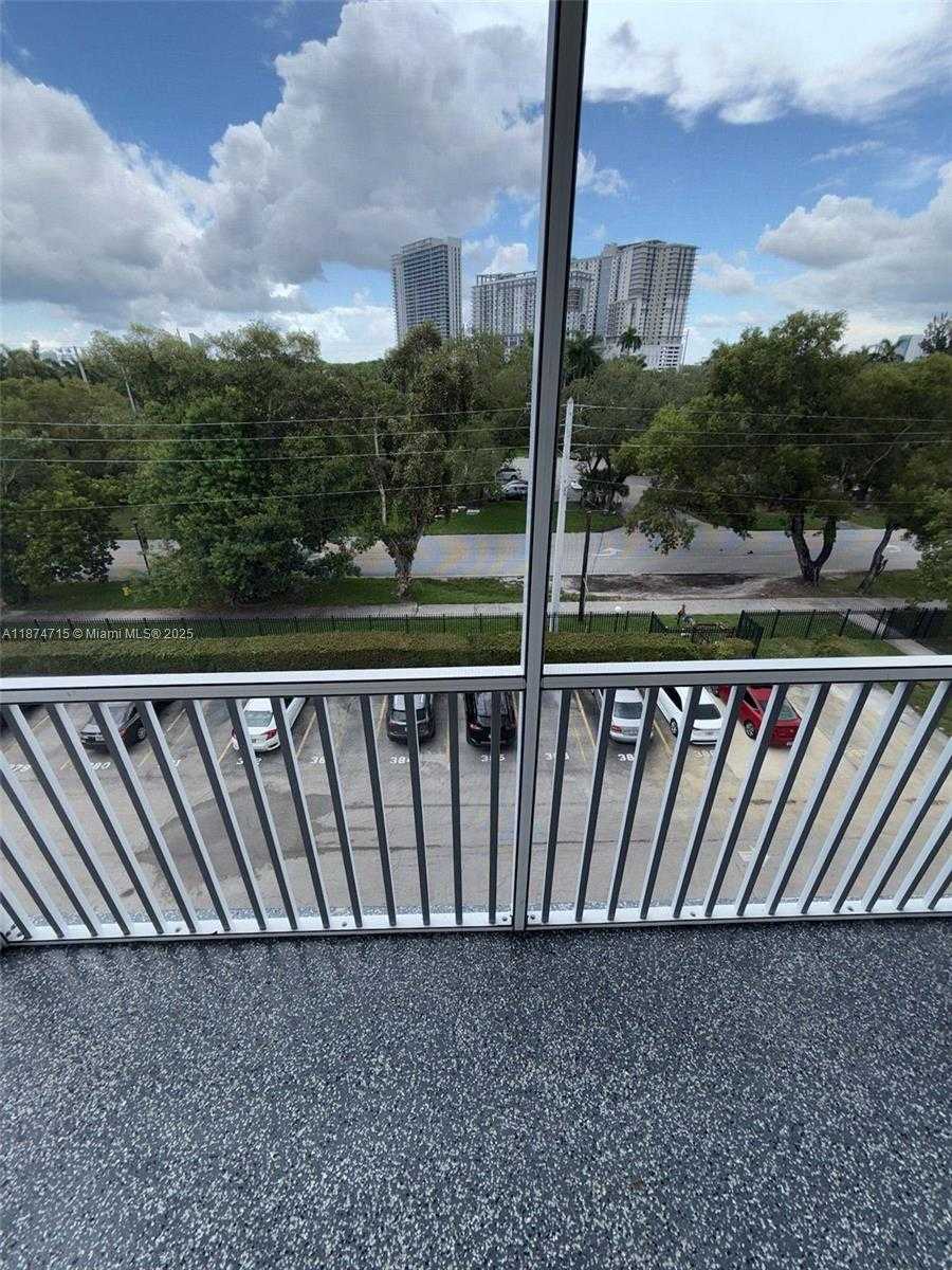 Small Image of 16950 WEST DIXIE HWY A-524 HWY #524, North Miami Beach Number 12
