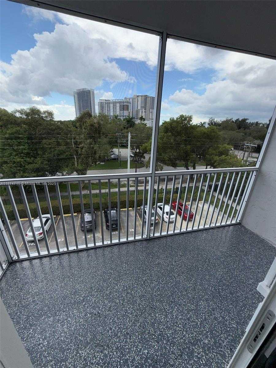 Small Image of 16950 WEST DIXIE HWY A-524 HWY #524, North Miami Beach Number 13