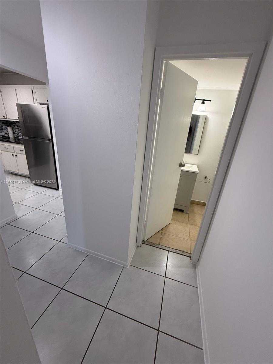 Small Image of 16950 WEST DIXIE HWY A-524 HWY #524, North Miami Beach Number 15