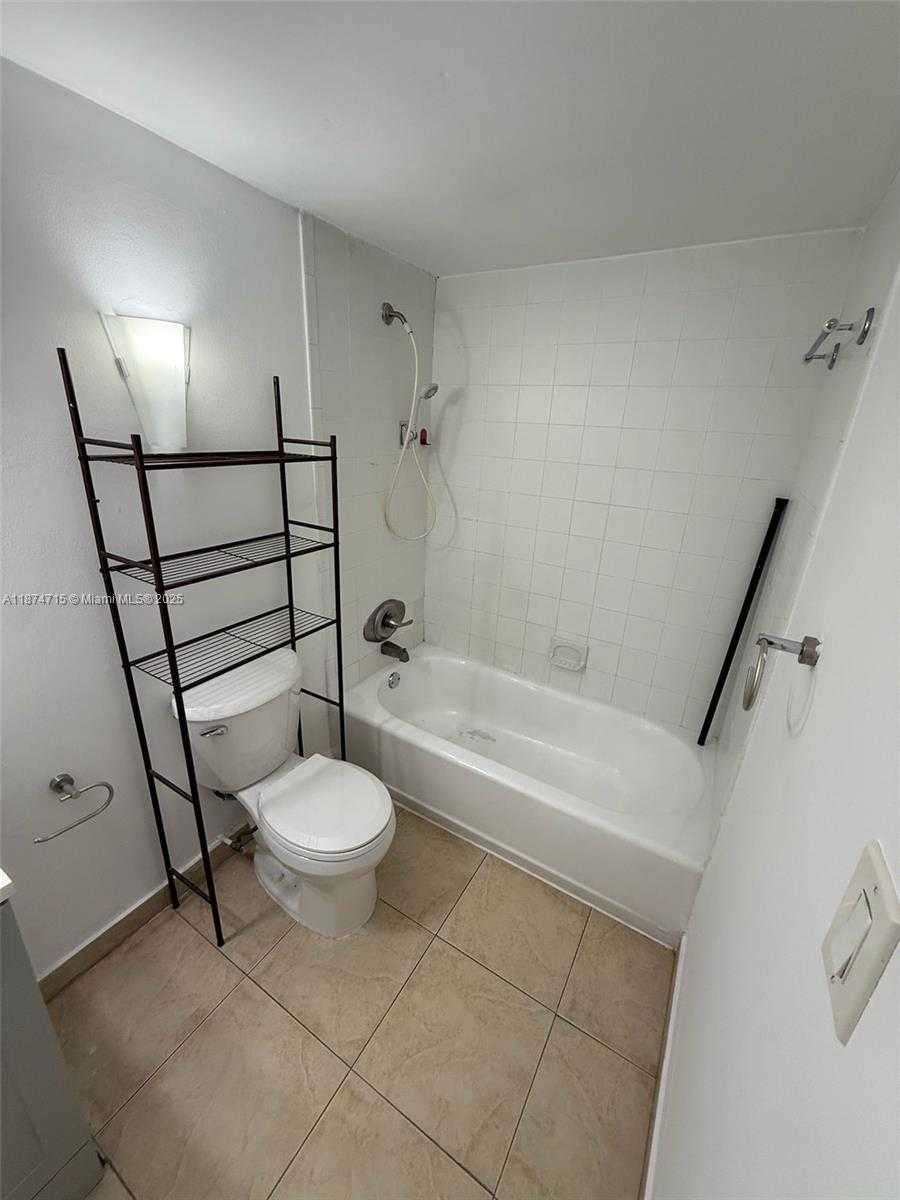 Small Image of 16950 WEST DIXIE HWY A-524 HWY #524, North Miami Beach Number 18