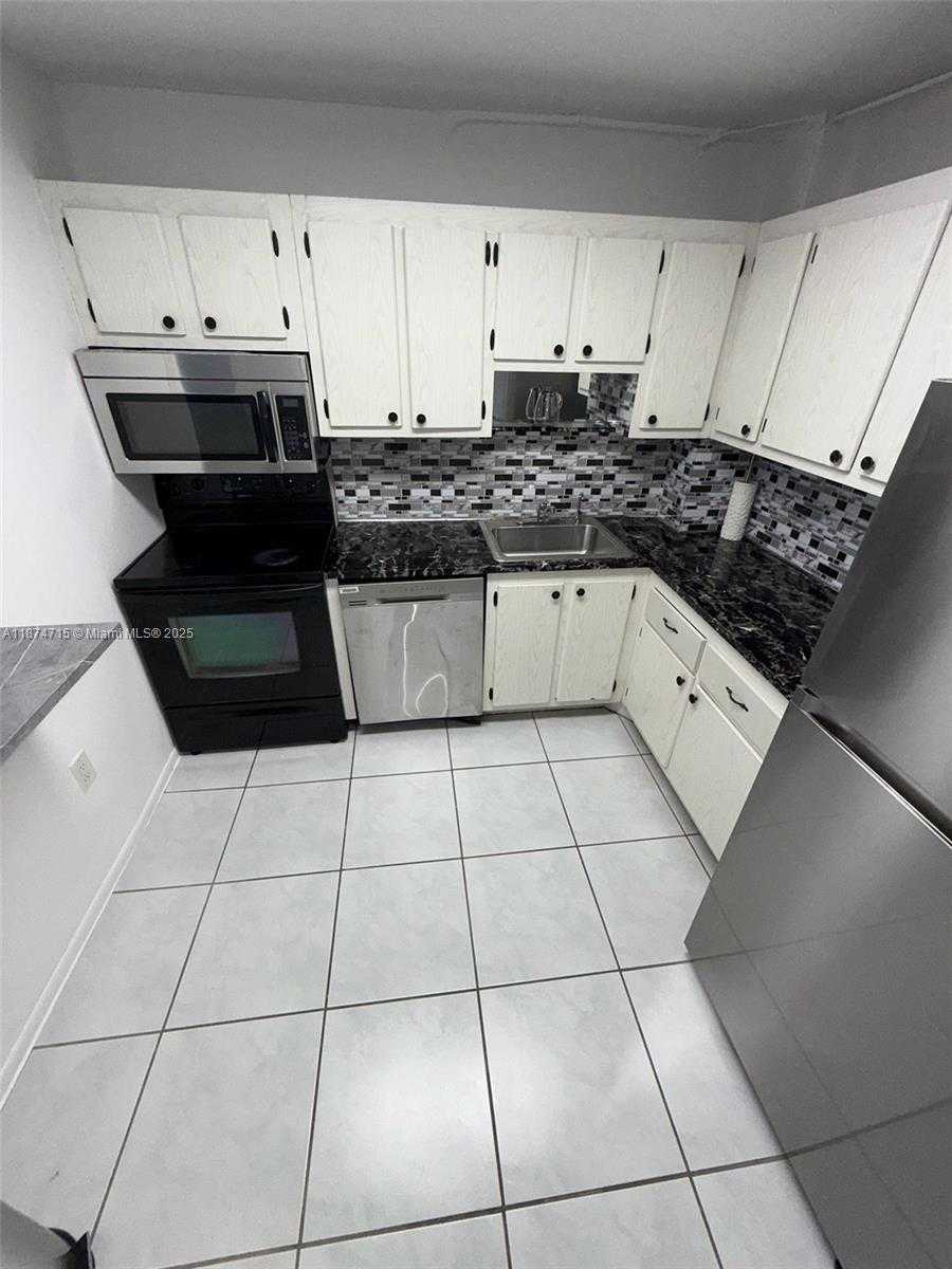 Small Image of 16950 WEST DIXIE HWY A-524 HWY #524, North Miami Beach Number 19