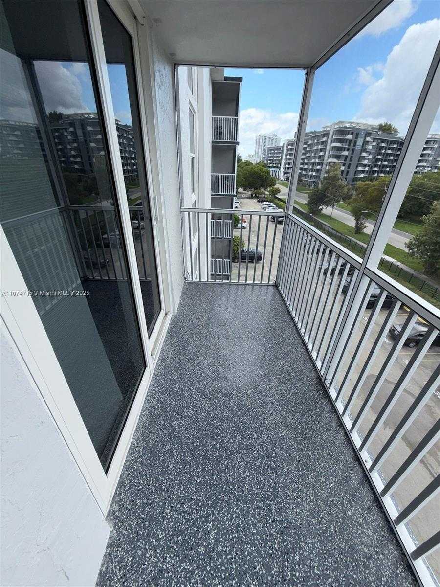 Small Image of 16950 WEST DIXIE HWY A-524 HWY #524, North Miami Beach Number 2