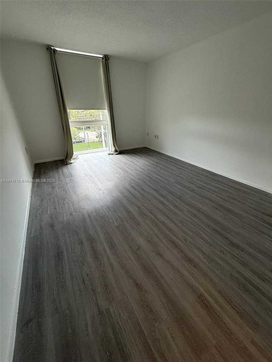 Small Image of 16950 WEST DIXIE HWY A-524 HWY #524, North Miami Beach Number 20