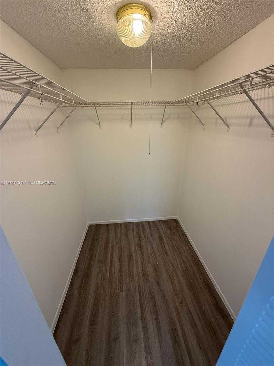 Small Image of 16950 WEST DIXIE HWY A-524 HWY #524, North Miami Beach Number 4