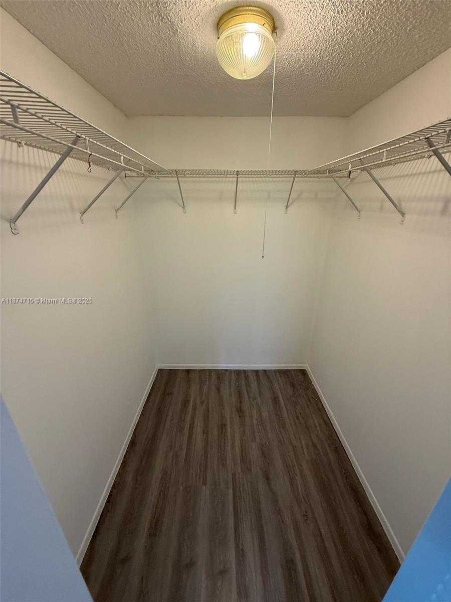 Small Image of 16950 WEST DIXIE HWY A-524 HWY #524, North Miami Beach Number 7