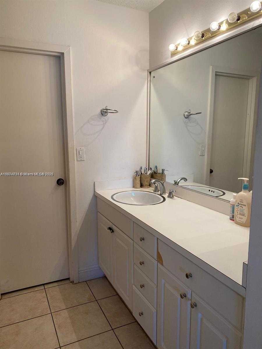 Small Image of 2030 SOUTH OCEAN DR #617, Hallandale Beach Number 11