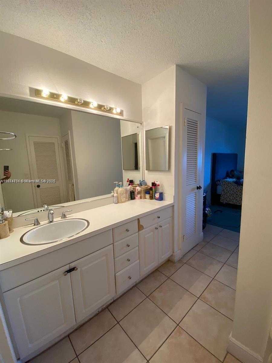 Small Image of 2030 SOUTH OCEAN DR #617, Hallandale Beach Number 12