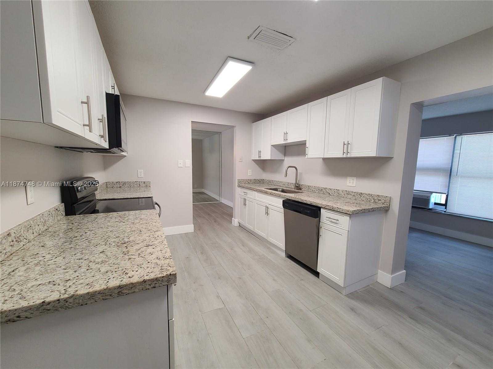 Small Image of 4751 NORTH WEST 12TH DR, Deerfield Beach Number 11
