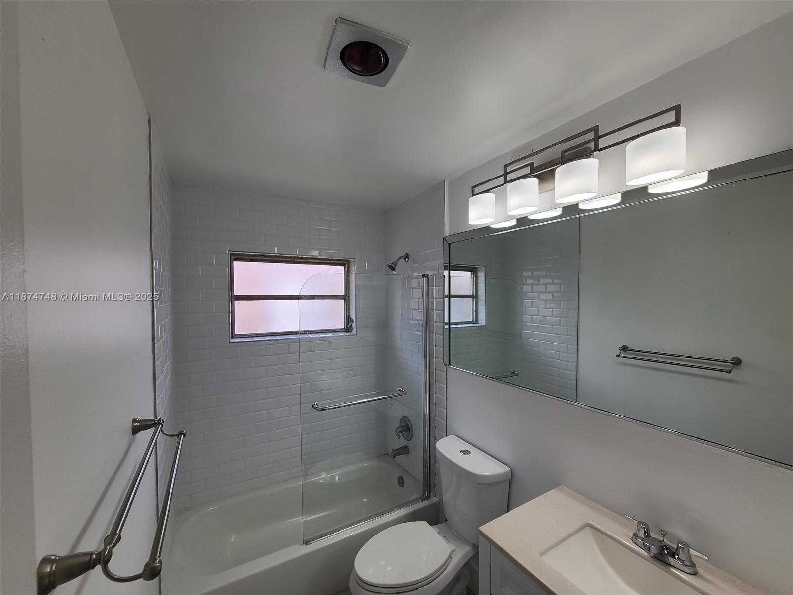 Small Image of 4751 NORTH WEST 12TH DR, Deerfield Beach Number 5