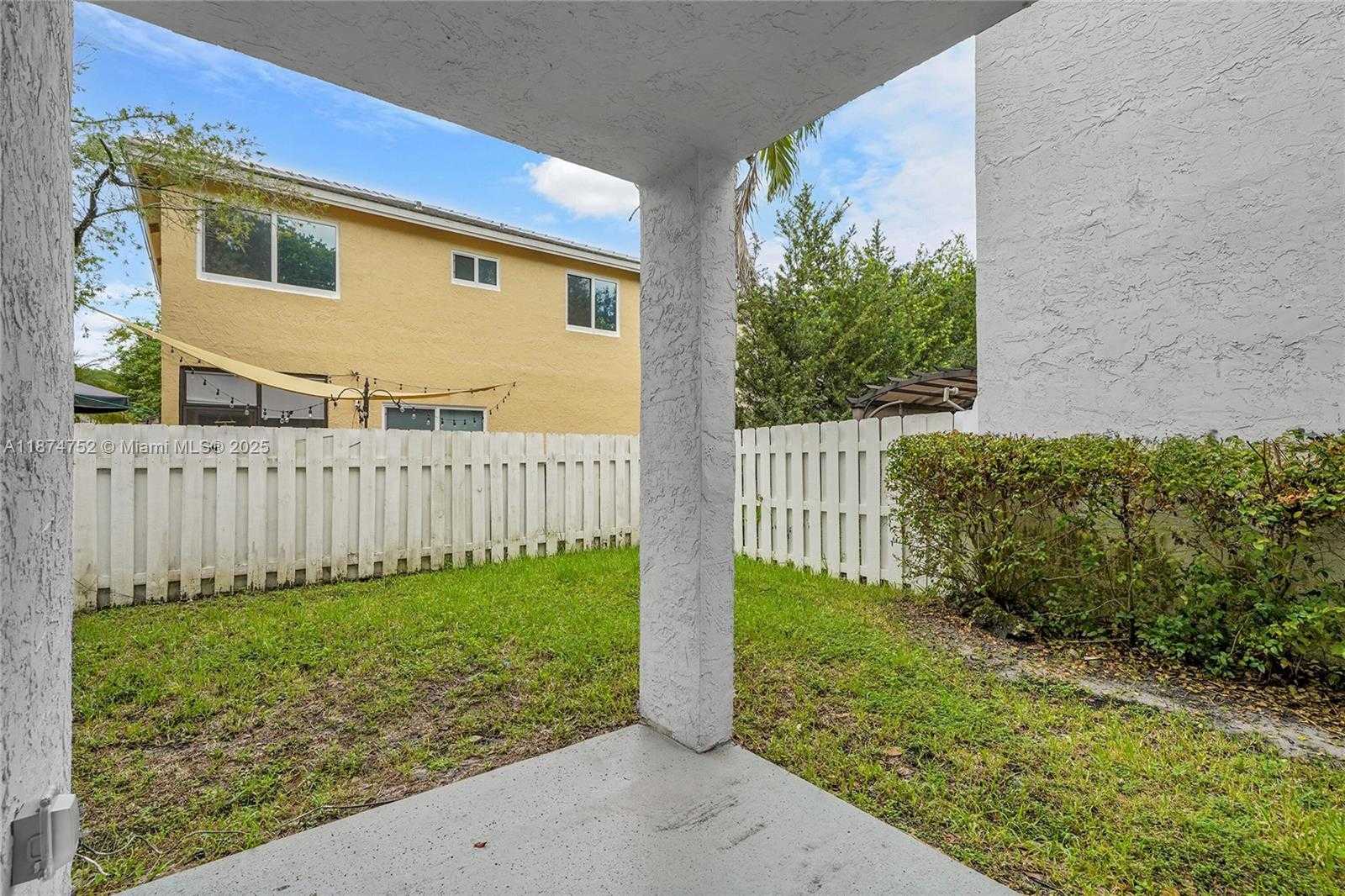 Small Image of 815 NORTH WEST 98TH AVE, Plantation Number 35