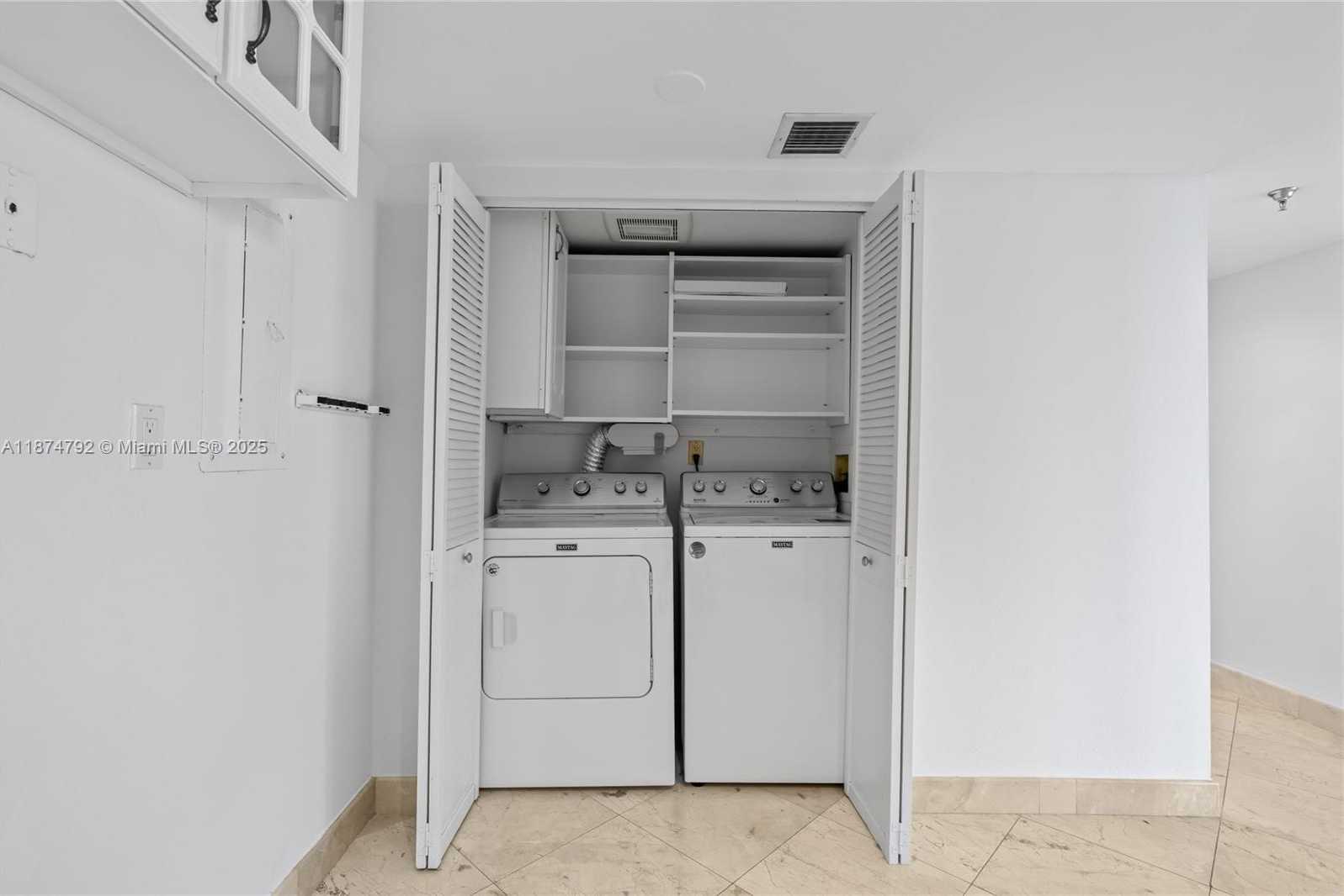 Small Image of 520 BRICKELL KEY DR #A705, Miami Number 11
