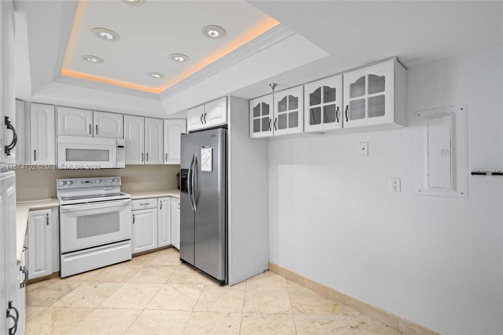 Small Image of 520 BRICKELL KEY DR #A705, Miami Number 12