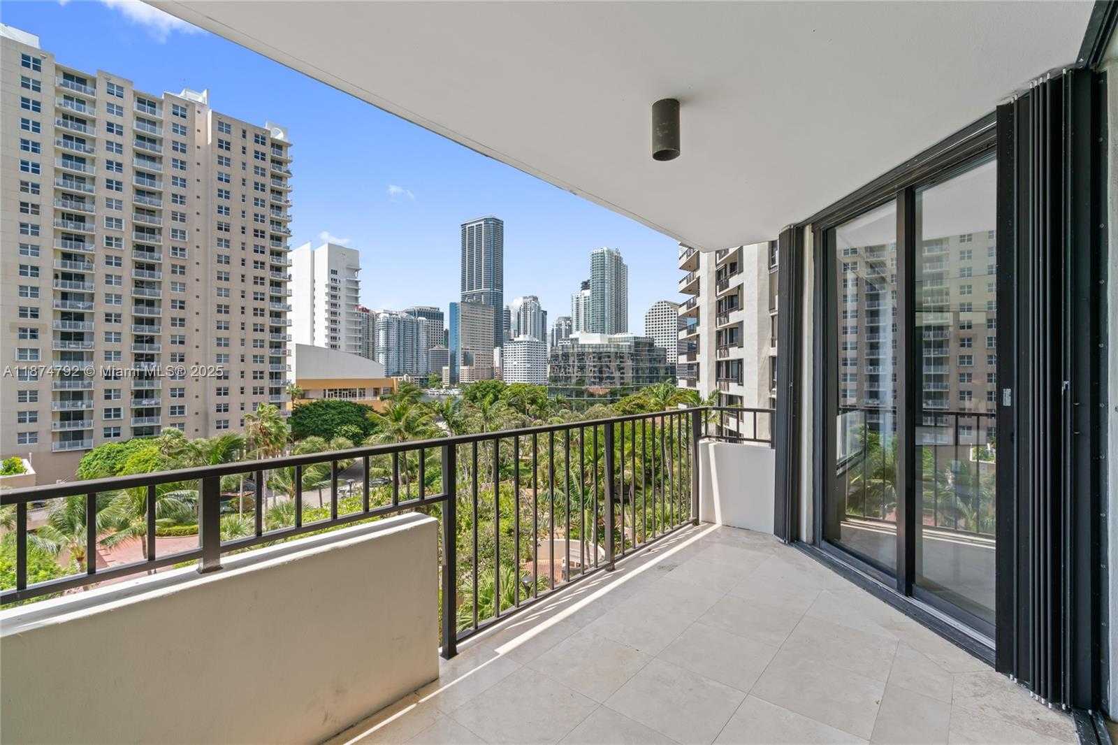 Small Image of 520 BRICKELL KEY DR #A705, Miami Number 30