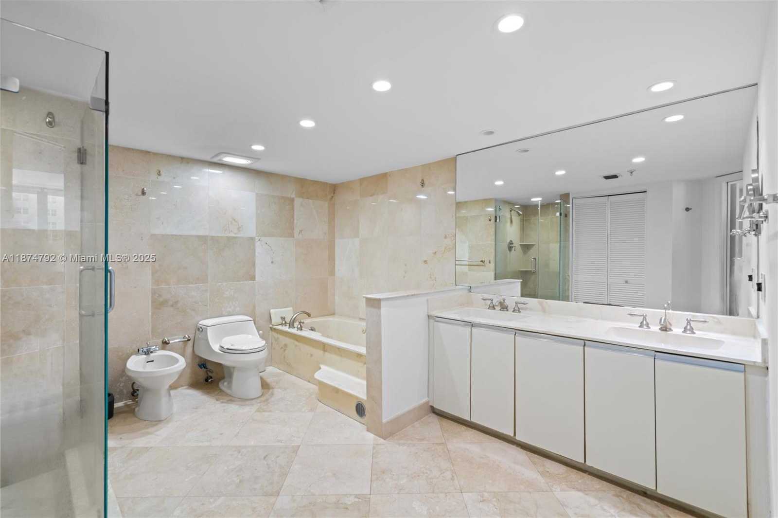 Small Image of 520 BRICKELL KEY DR #A705, Miami Number 32