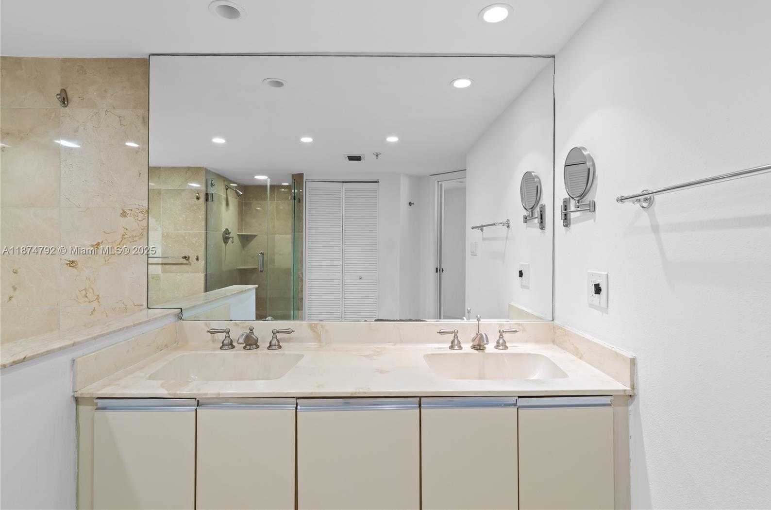Small Image of 520 BRICKELL KEY DR #A705, Miami Number 37