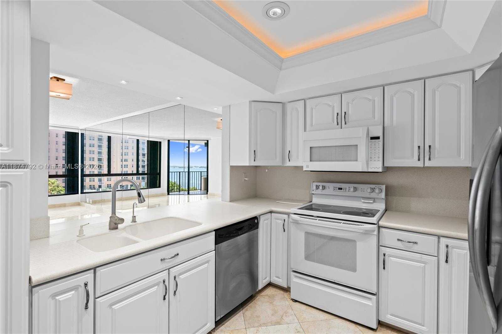 Small Image of 520 BRICKELL KEY DR #A705, Miami Number 7