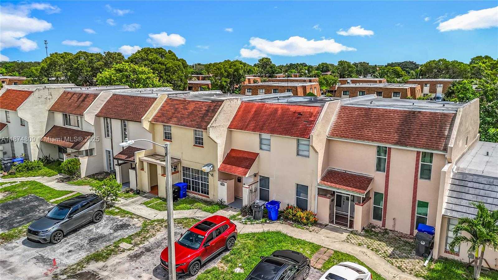Small Image of 1379 SEAVIEW, North Lauderdale Number 2