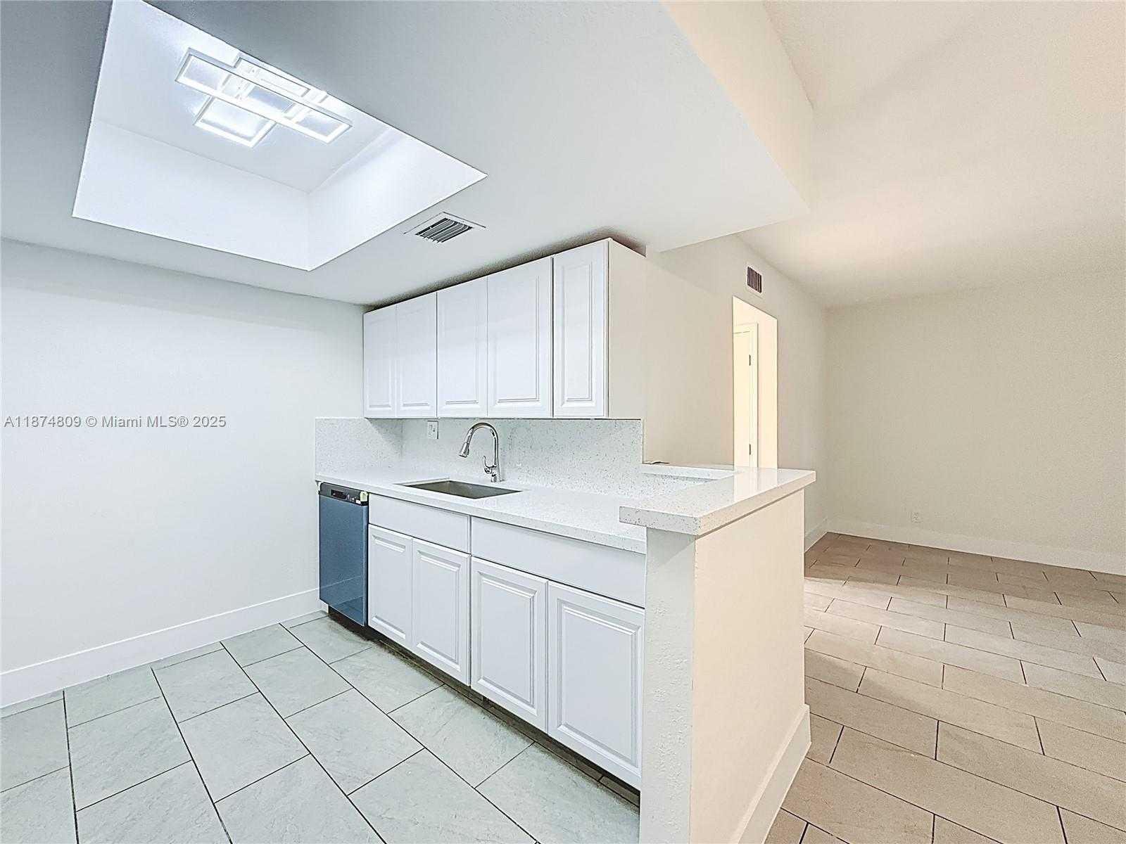 Small Image of 1379 SEAVIEW, North Lauderdale Number 23