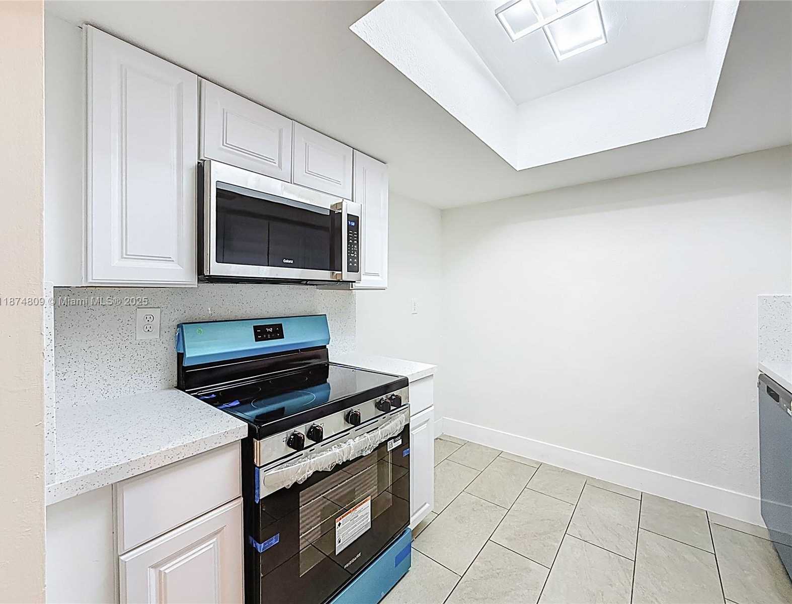 Small Image of 1379 SEAVIEW, North Lauderdale Number 24
