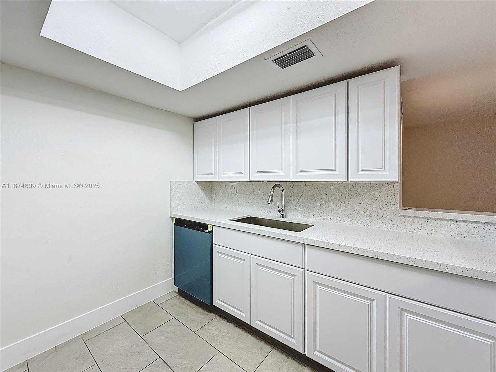 Small Image of 1379 SEAVIEW, North Lauderdale Number 28