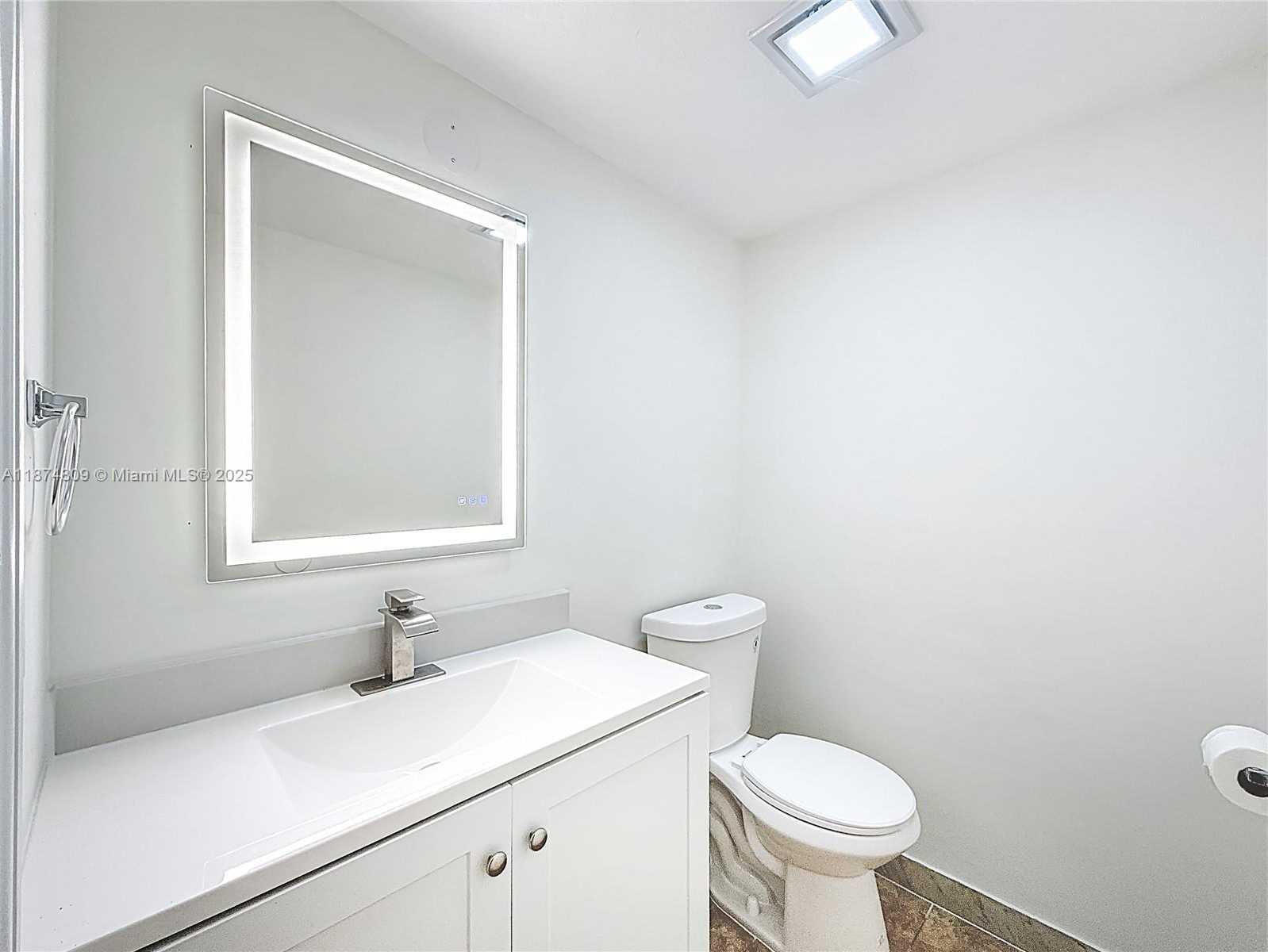 Small Image of 1379 SEAVIEW, North Lauderdale Number 33