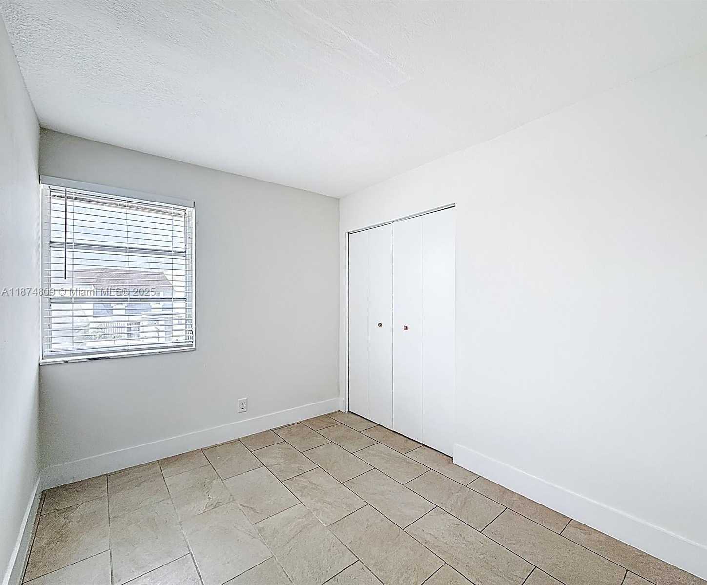 Small Image of 1379 SEAVIEW, North Lauderdale Number 35