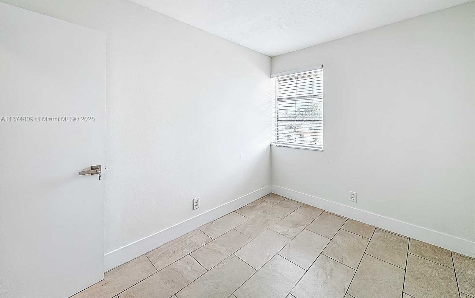 Small Image of 1379 SEAVIEW, North Lauderdale Number 36