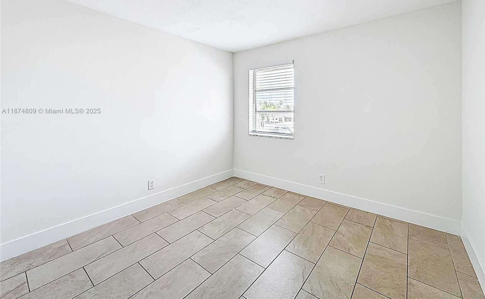 Small Image of 1379 SEAVIEW, North Lauderdale Number 38