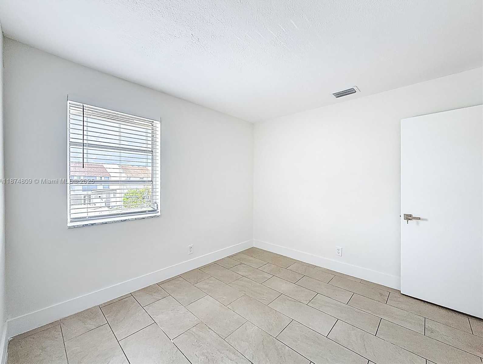 Small Image of 1379 SEAVIEW, North Lauderdale Number 40
