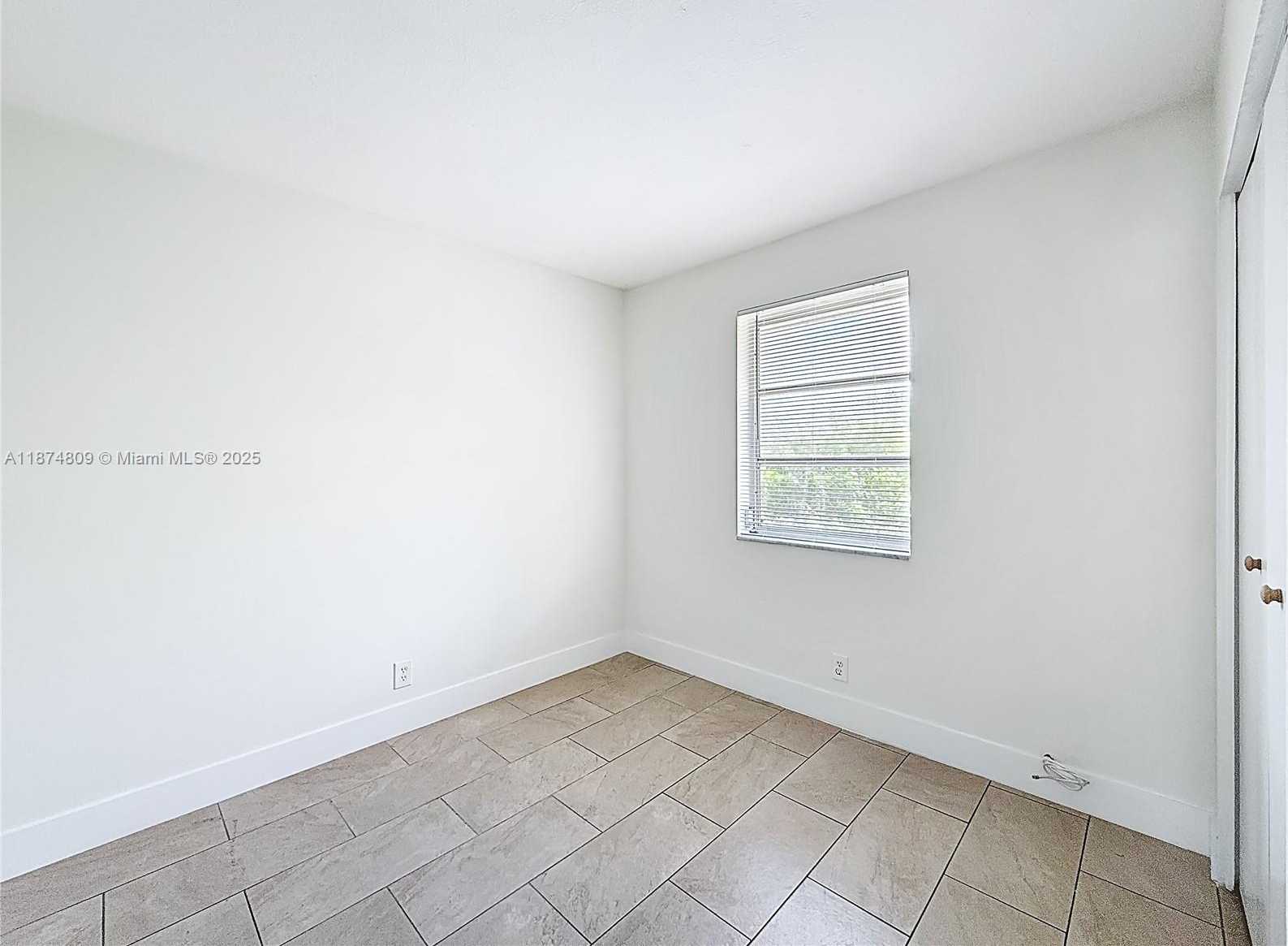 Small Image of 1379 SEAVIEW, North Lauderdale Number 42