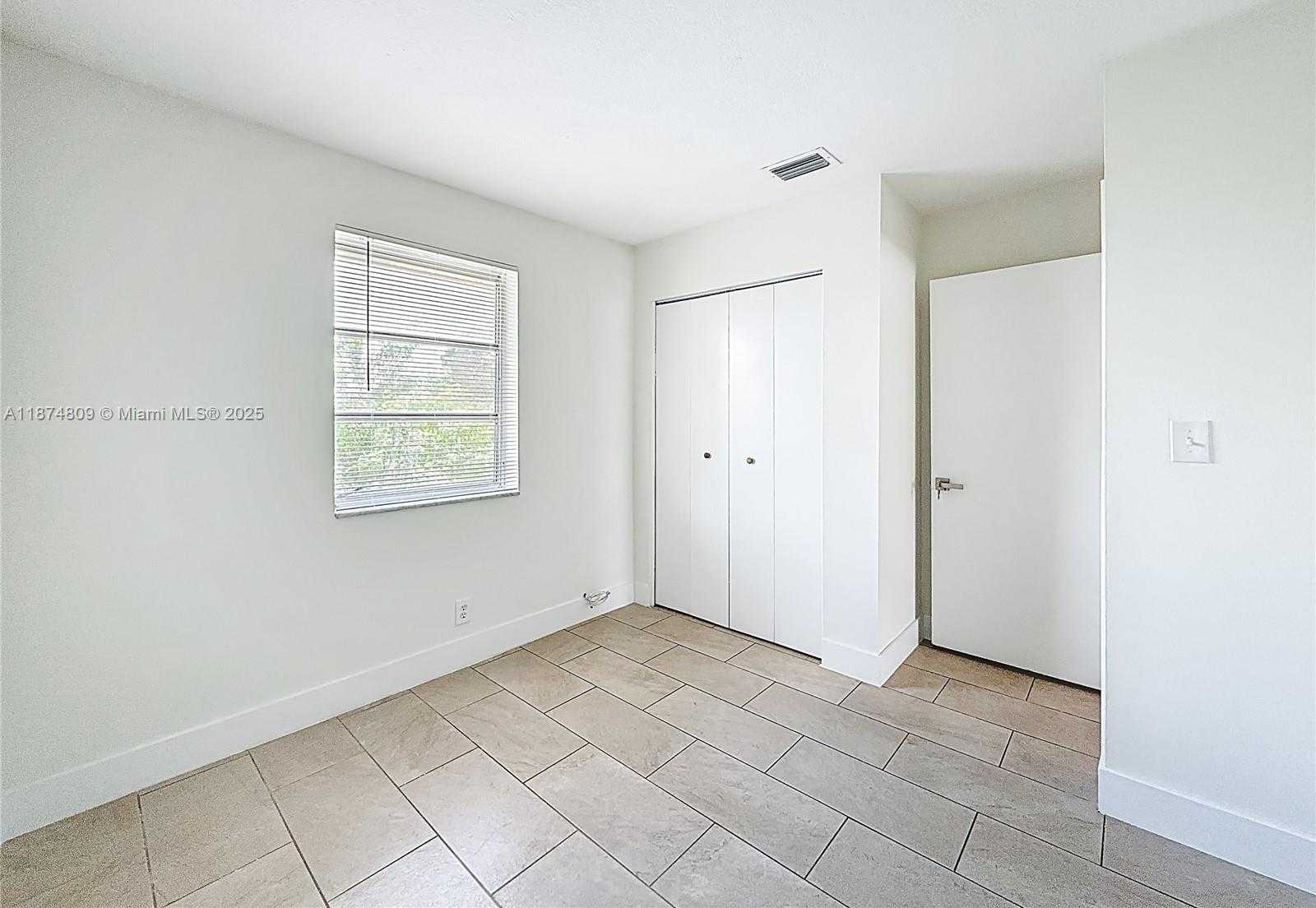 Small Image of 1379 SEAVIEW, North Lauderdale Number 43