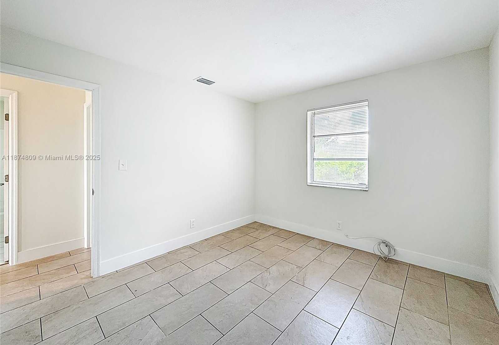 Small Image of 1379 SEAVIEW, North Lauderdale Number 46