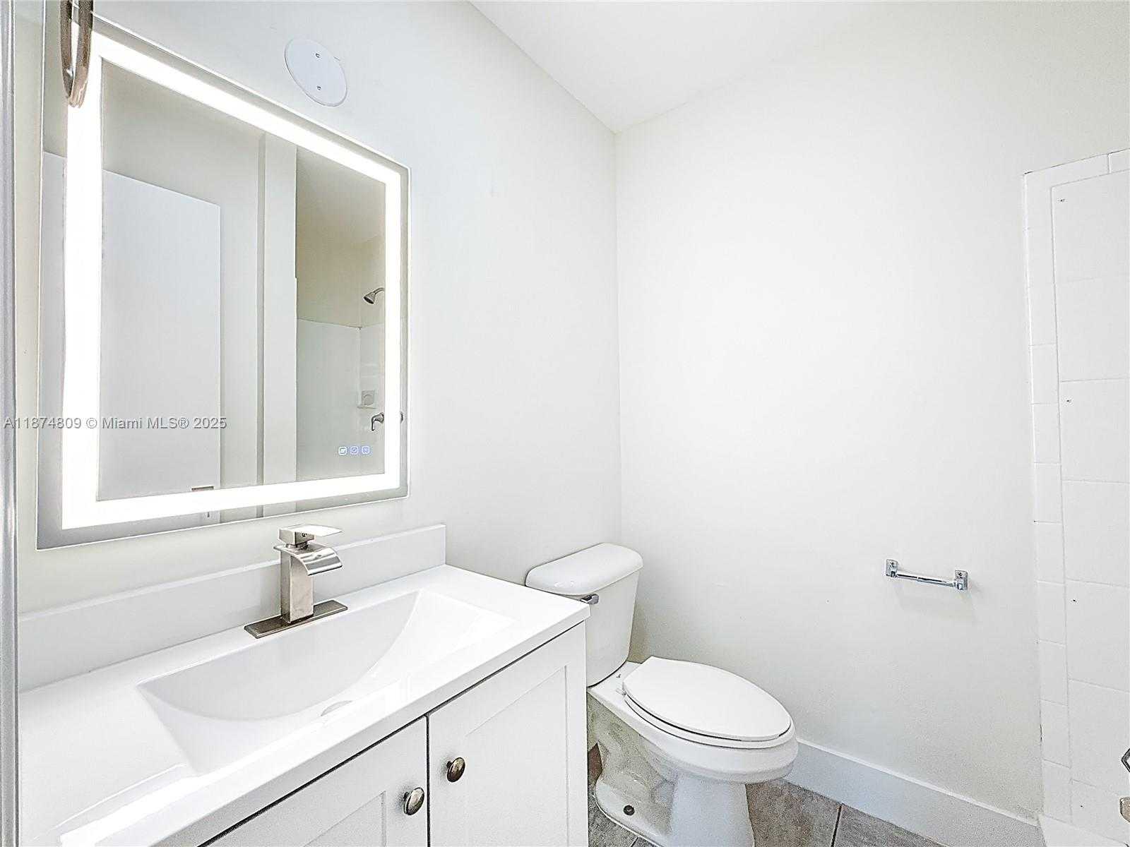 Small Image of 1379 SEAVIEW, North Lauderdale Number 49