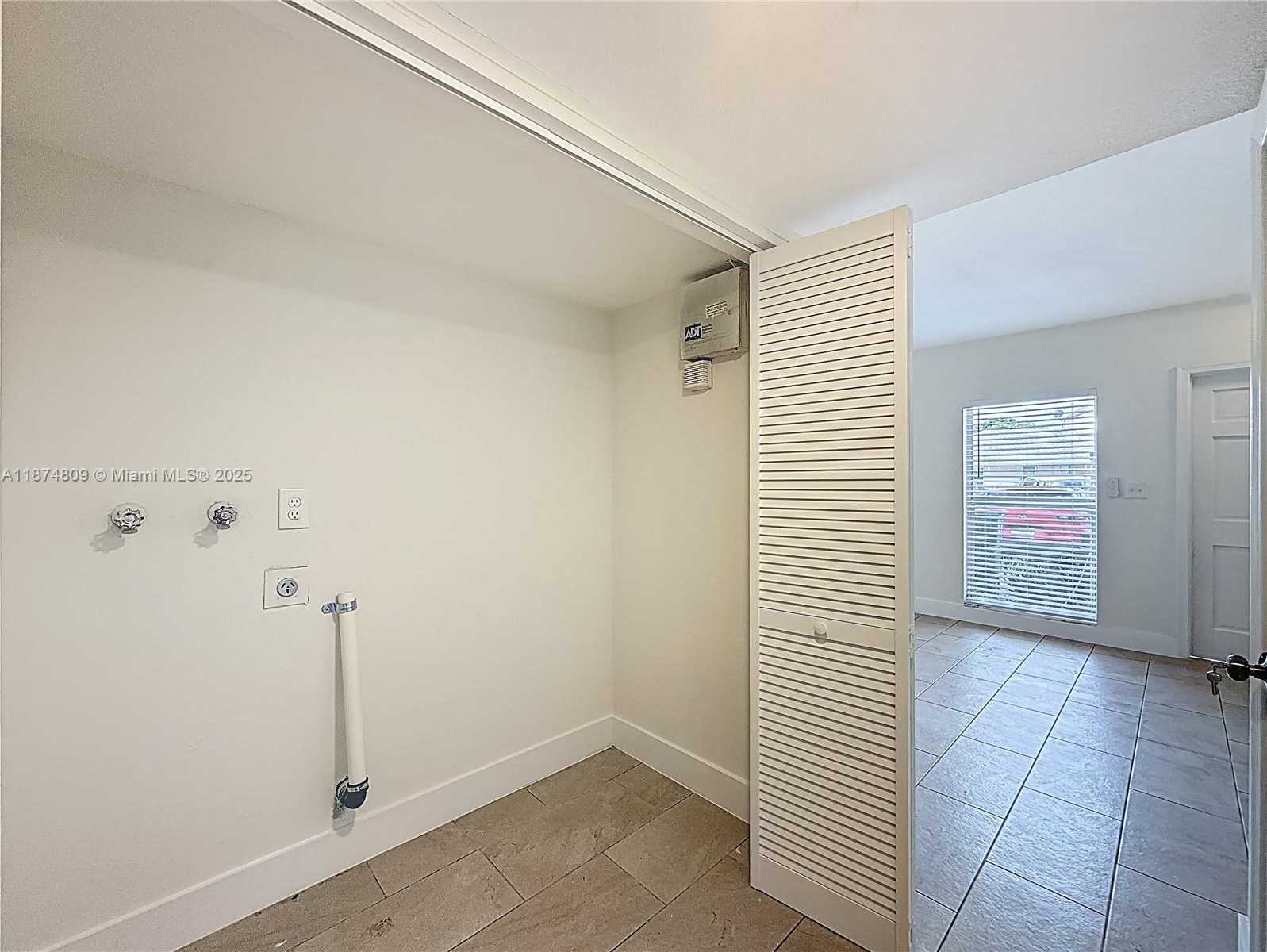 Small Image of 1379 SEAVIEW, North Lauderdale Number 52