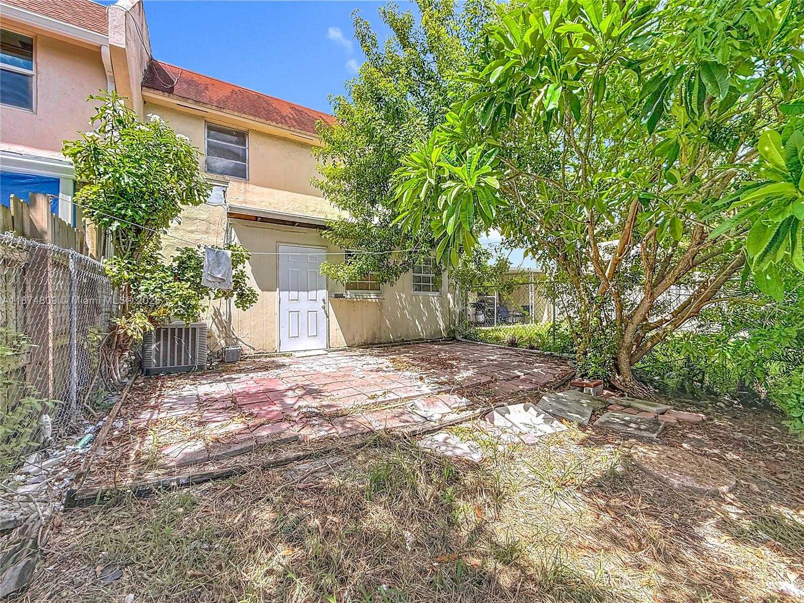 Small Image of 1379 SEAVIEW, North Lauderdale Number 56