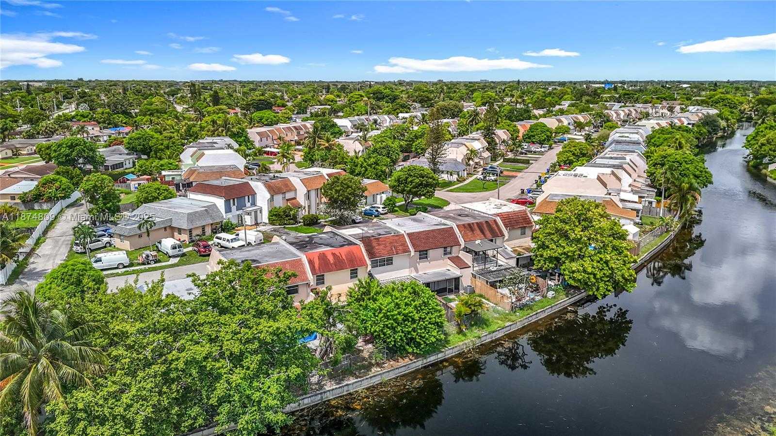 Small Image of 1379 SEAVIEW, North Lauderdale Number 60