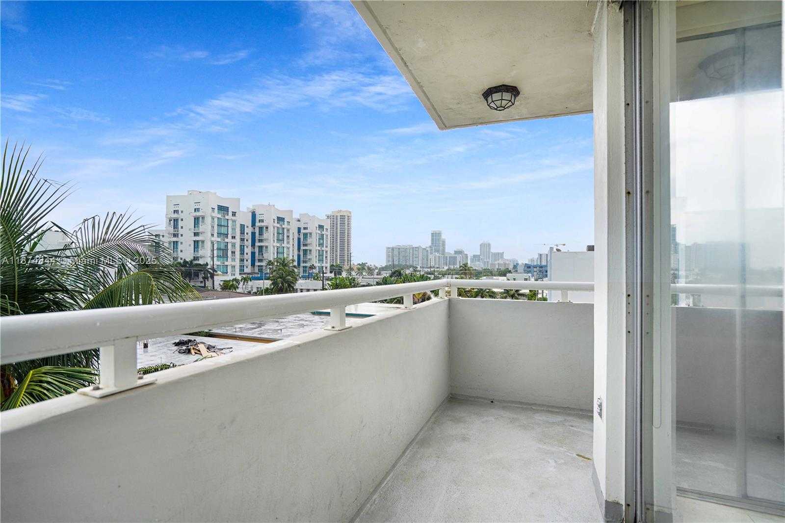 Small Image of 7735 ABBOTT AVE #5D, Miami Beach Number 11