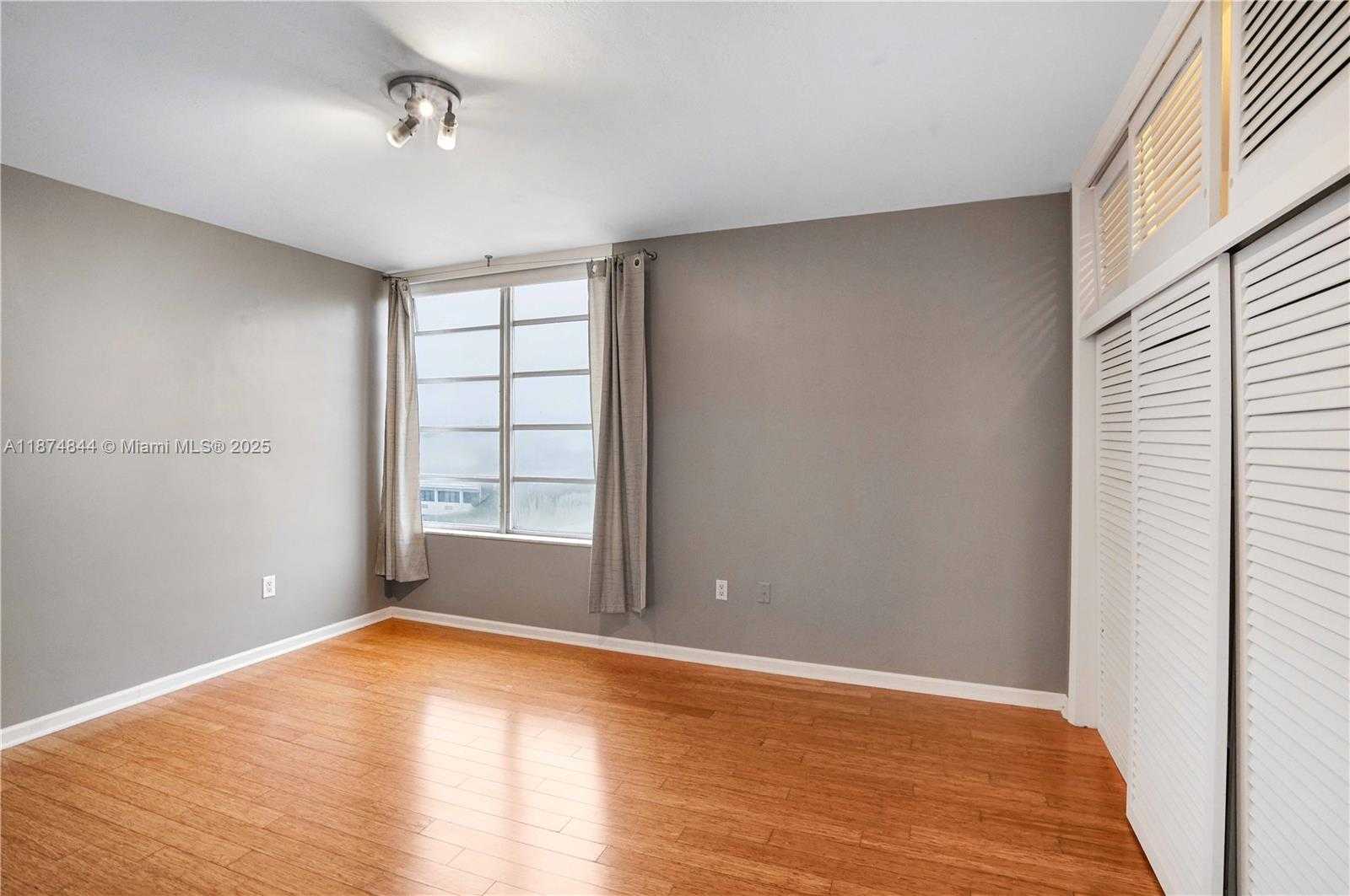 Small Image of 7735 ABBOTT AVE #5D, Miami Beach Number 13