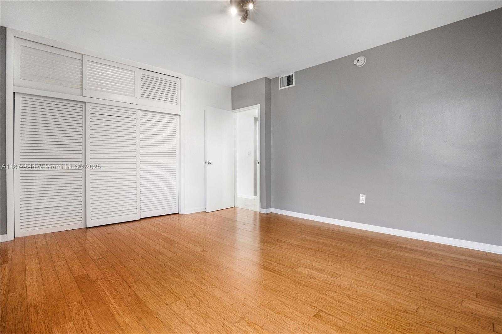 Small Image of 7735 ABBOTT AVE #5D, Miami Beach Number 14