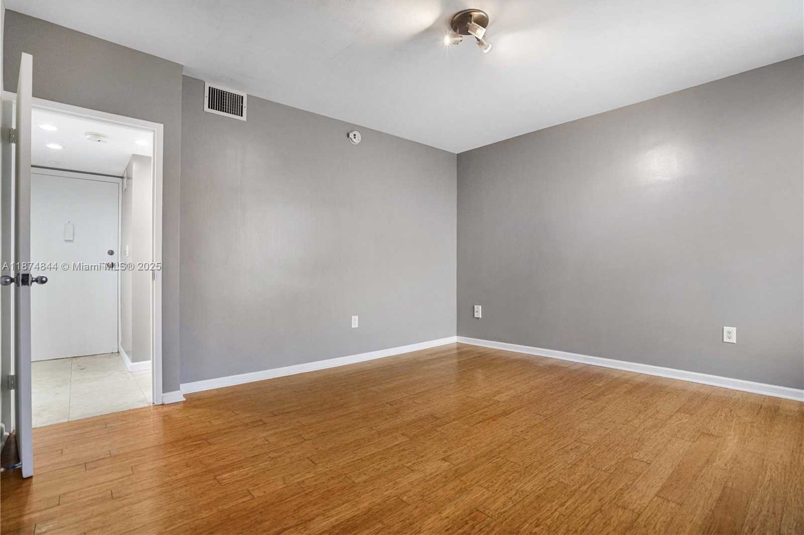 Small Image of 7735 ABBOTT AVE #5D, Miami Beach Number 15