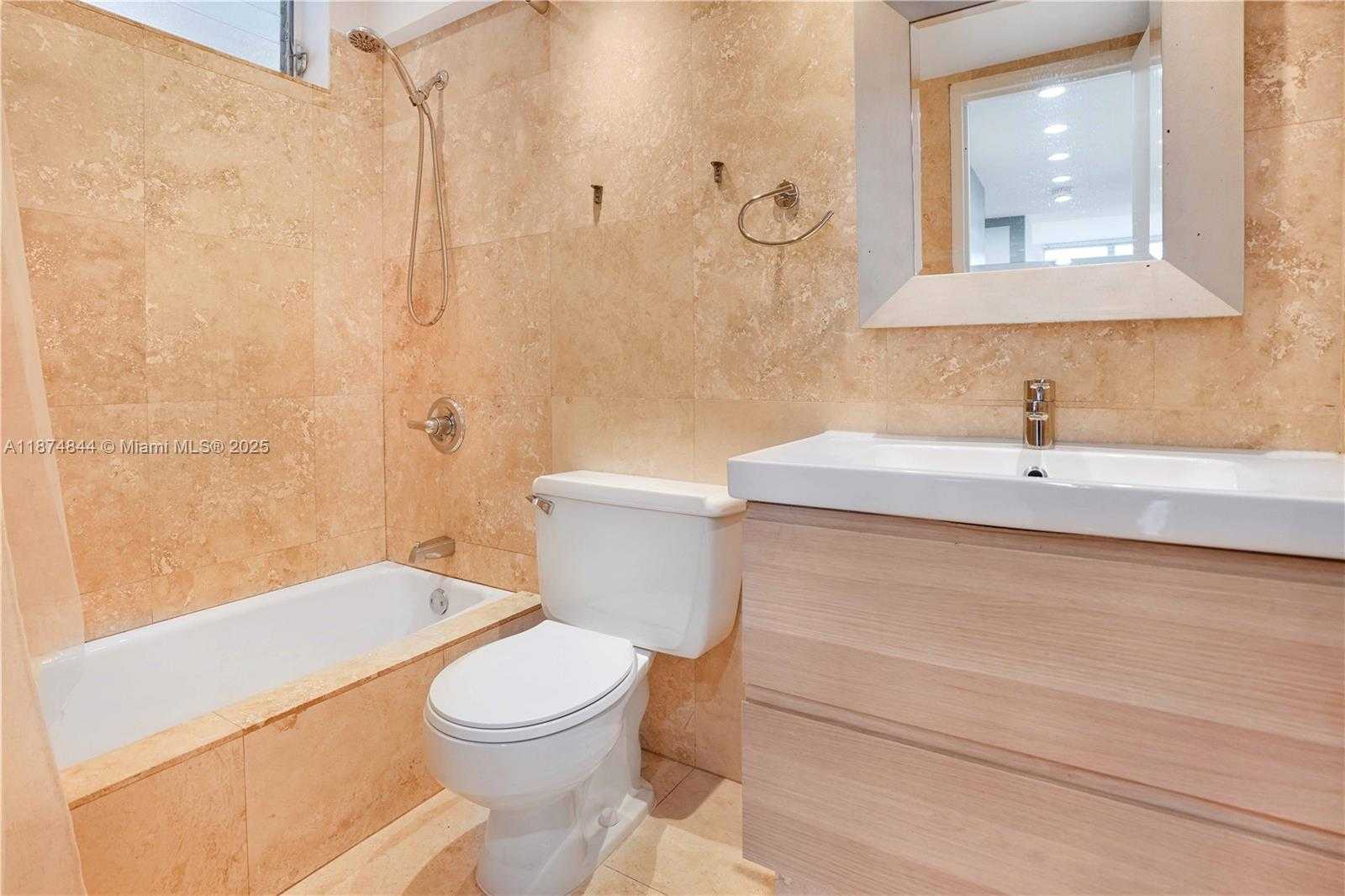 Small Image of 7735 ABBOTT AVE #5D, Miami Beach Number 16