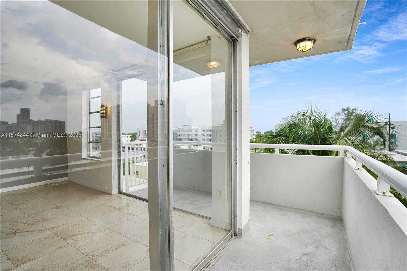 Small Image of 7735 ABBOTT AVE #5D, Miami Beach Number 17
