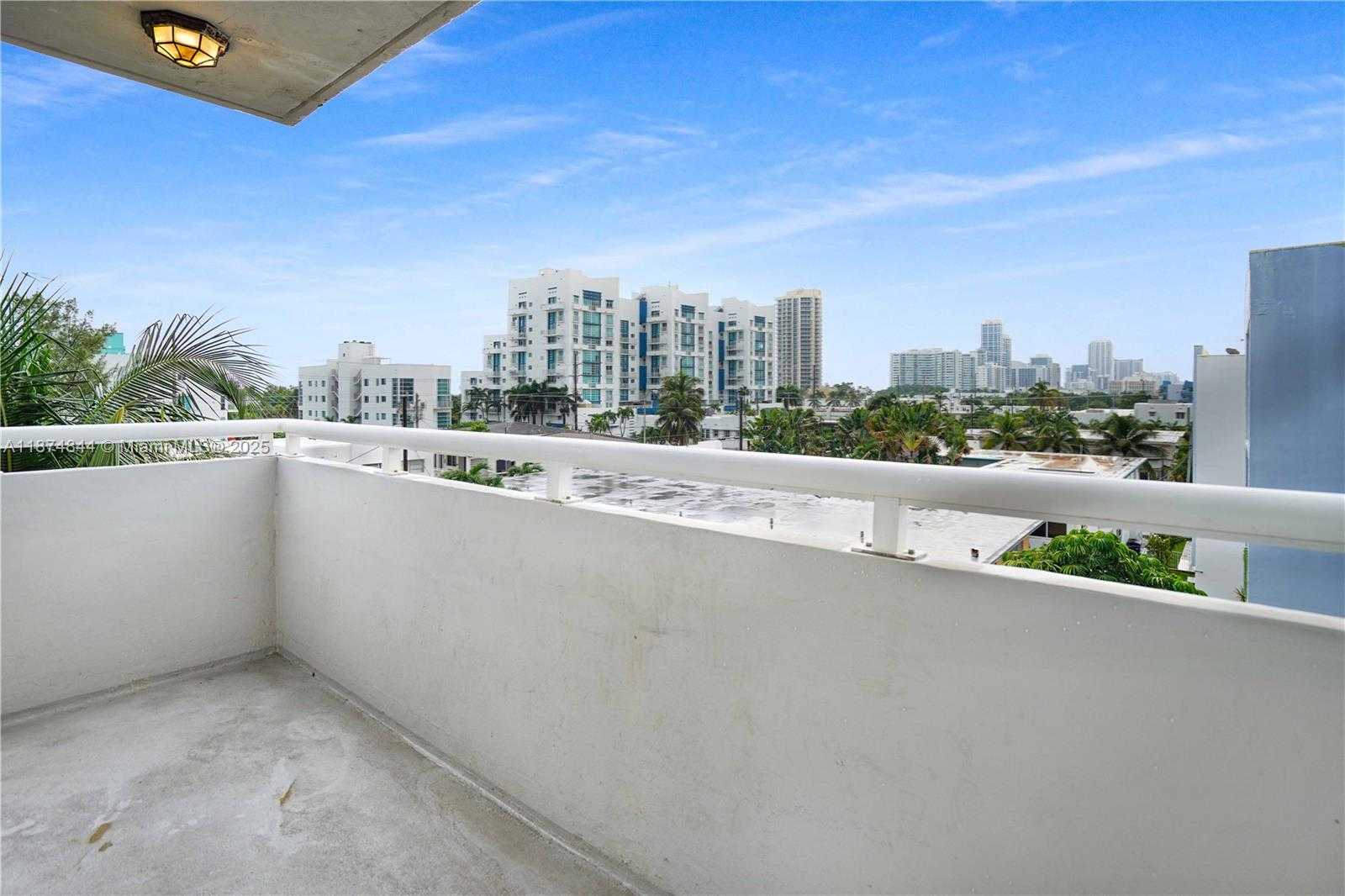 Small Image of 7735 ABBOTT AVE #5D, Miami Beach Number 18