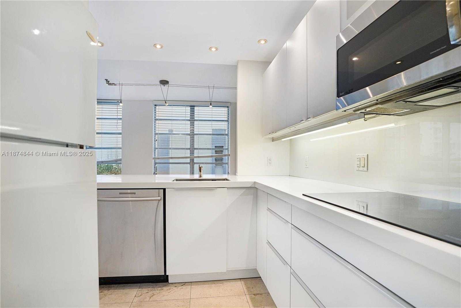Small Image of 7735 ABBOTT AVE #5D, Miami Beach Number 2