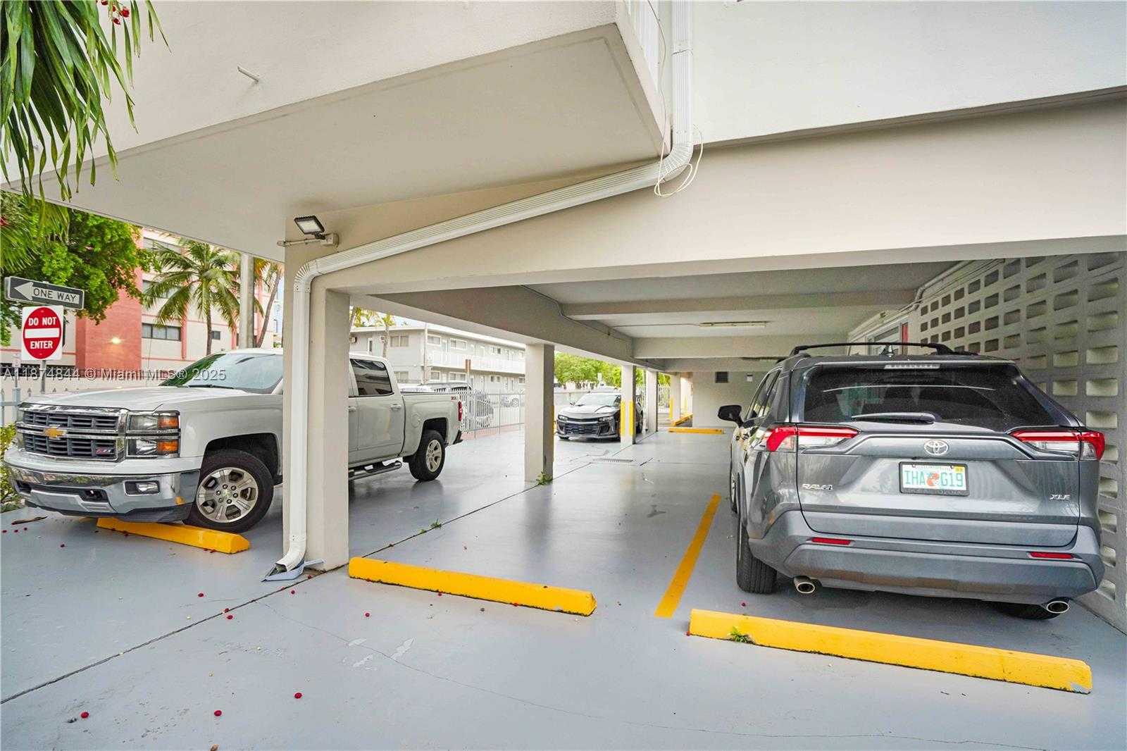 Small Image of 7735 ABBOTT AVE #5D, Miami Beach Number 21