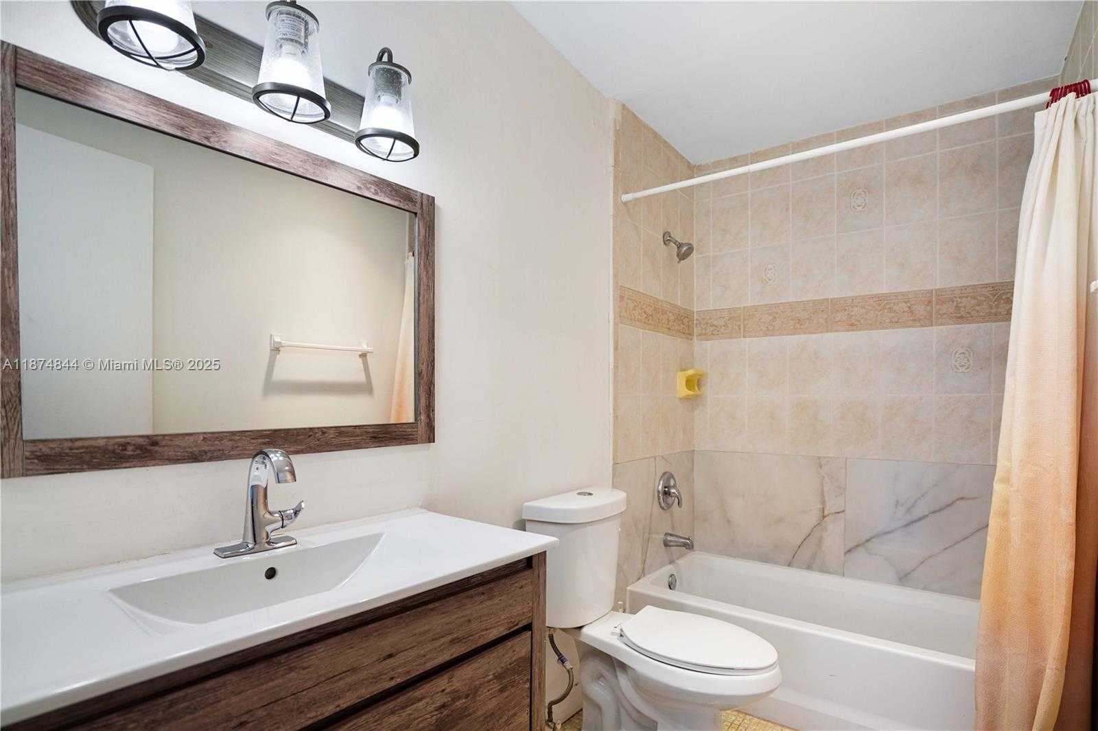 Small Image of 7735 ABBOTT AVE #5D, Miami Beach Number 37