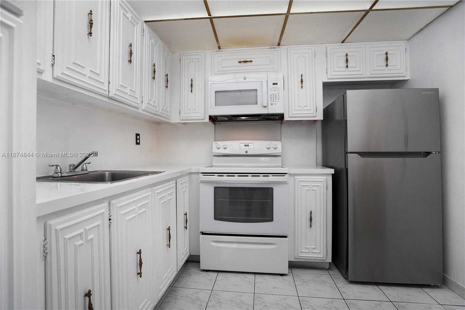 Small Image of 7735 ABBOTT AVE #5D, Miami Beach Number 39
