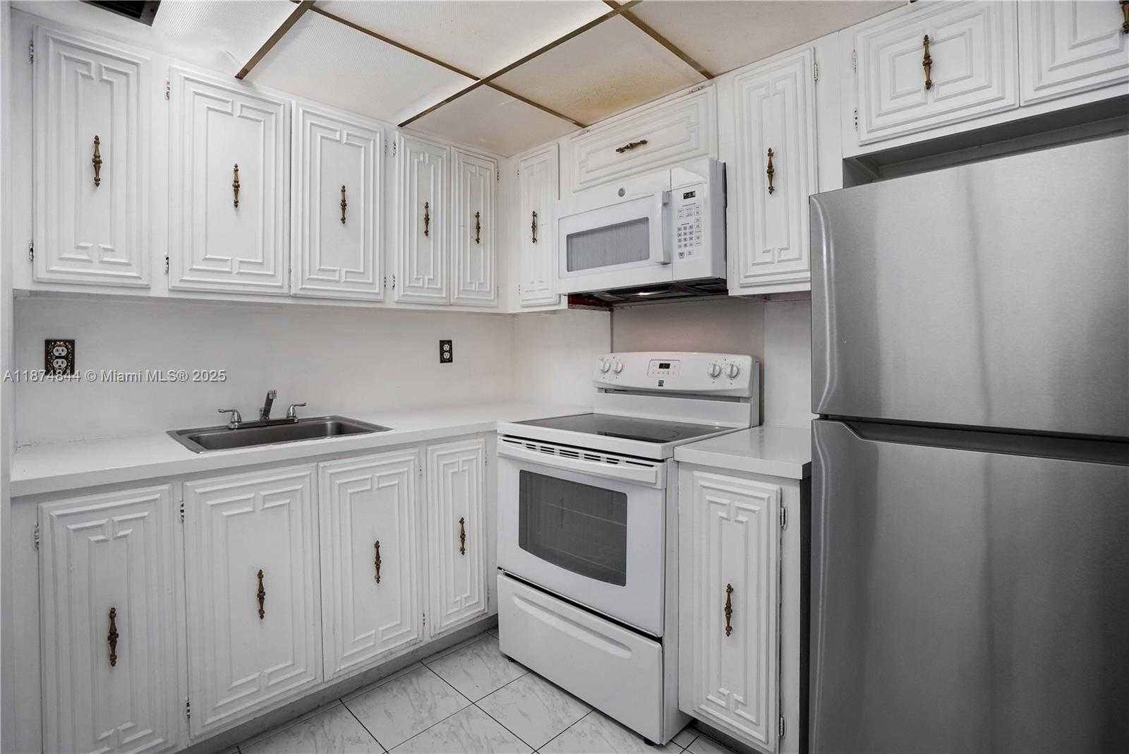 Small Image of 7735 ABBOTT AVE #5D, Miami Beach Number 40