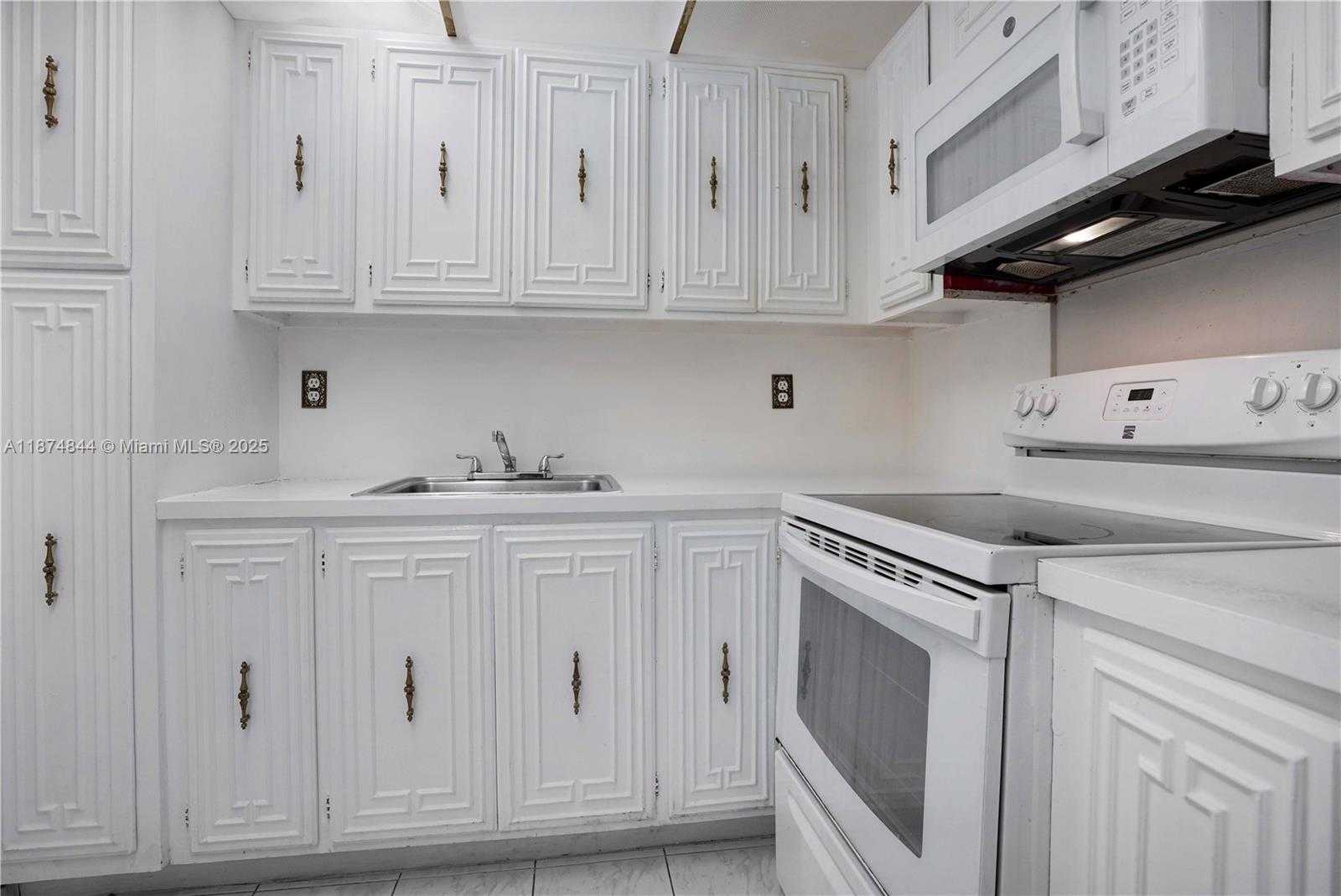 Small Image of 7735 ABBOTT AVE #5D, Miami Beach Number 41